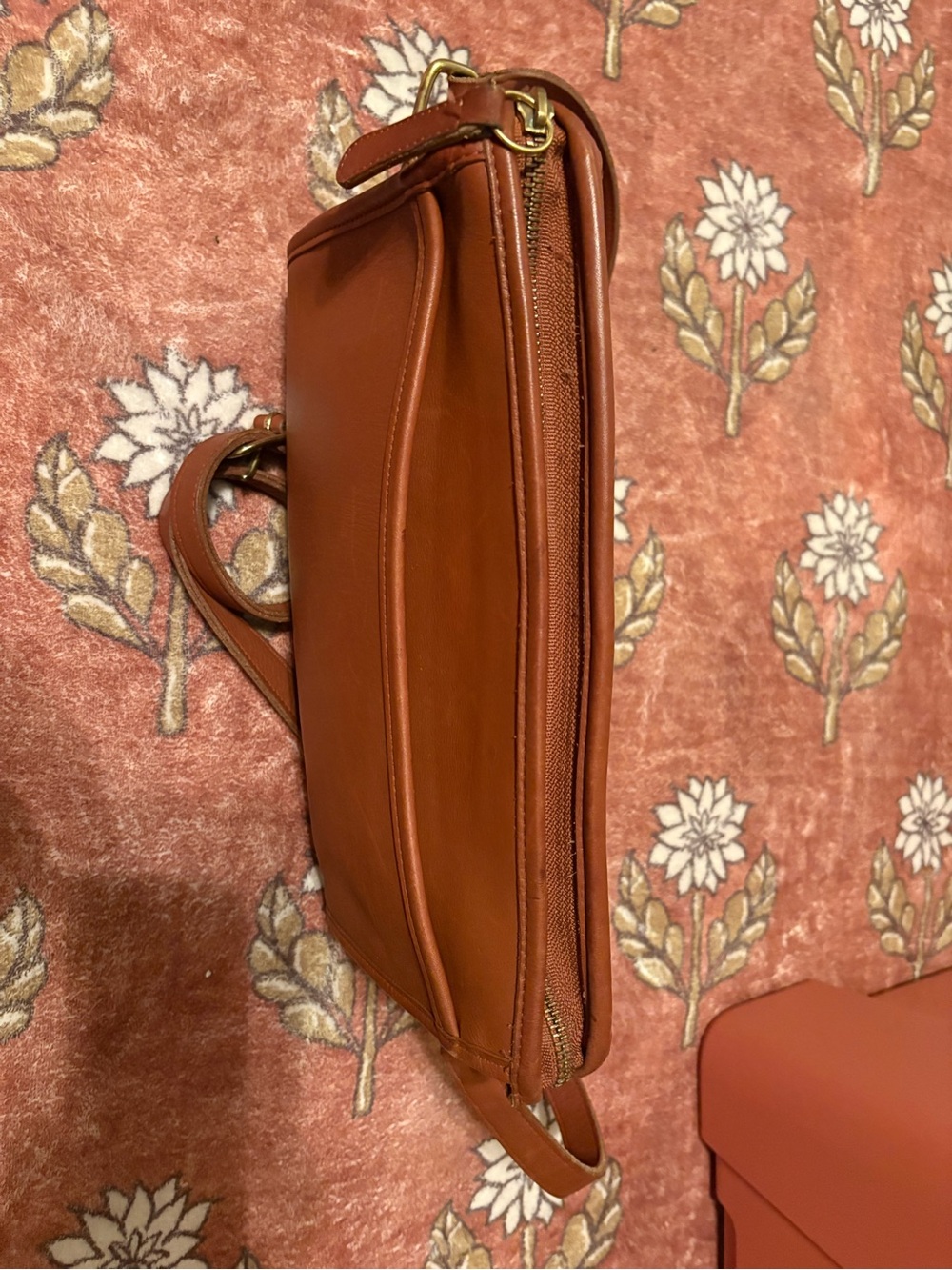 Coach Vintage Station Bag 9944 British Tan Leather Crossbody - Picture 3 of 16